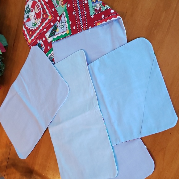 Elf on a Shelf Table Runner and 4 Placemats - Picture 6 of 8